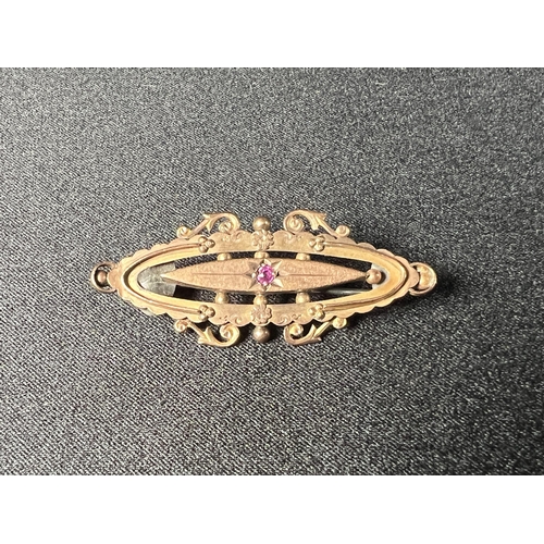 546 - Victorian 9ct gold stone set brooch, 3.2g gross