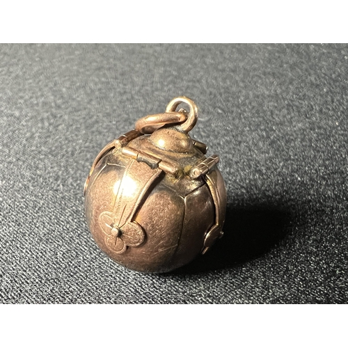 547 - Gold Metamorphic ball that converts to a cross, 7.4g
