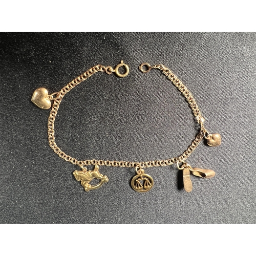 550 - 14ct gold charm bracelet with charms - 4.5g, 19cm