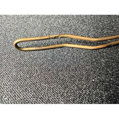 553 - 9ct gold tie clip, 2.5g gross, 5cm
