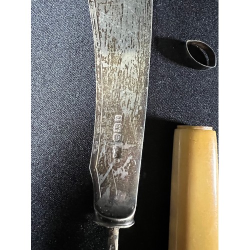 77 - 8 silver bladed fish knives with bone handles - gross 422g - each blade and ferral approx 32.3g