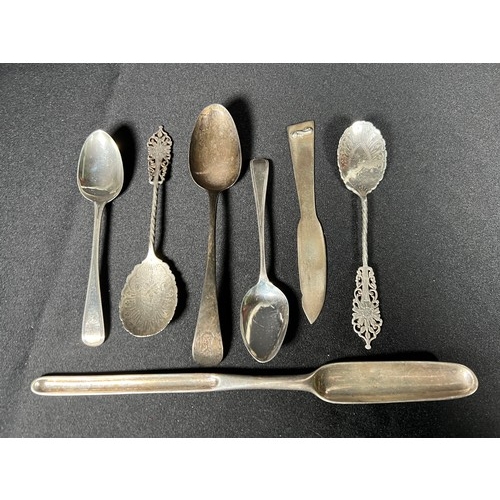 160 - Silver Bone marrow spoon, butter knife and 5 other silver spoons - gross 186g