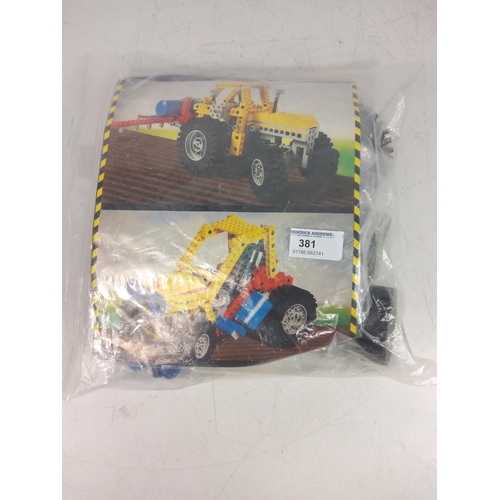 381 - Lego set 8849 1986 vintage lego Tractor