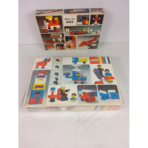 402 - 2 Lego sets 033 & 30 - 1968 vintage lego set and 1976 vintage universal building set