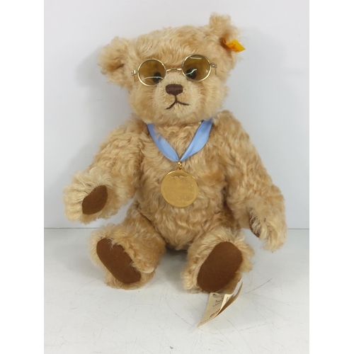 89 - Steiff jointed teddy with medal