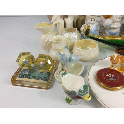 23 - Box of chinaware and collectables