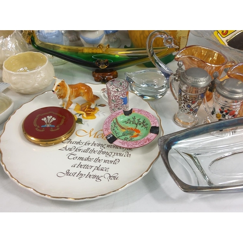 23 - Box of chinaware and collectables