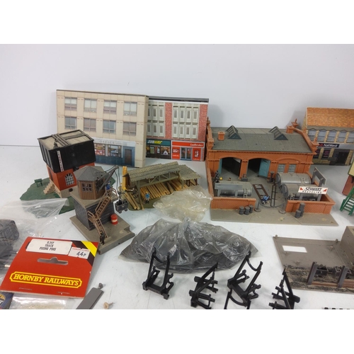 74 - A quantity of model railway sidings, accessories and people