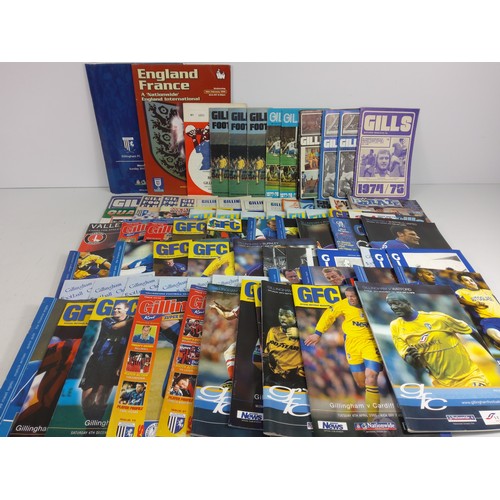 40 - Large qty of football programmes, scarf and football tickets, model magazines, World War 1 magazines... 