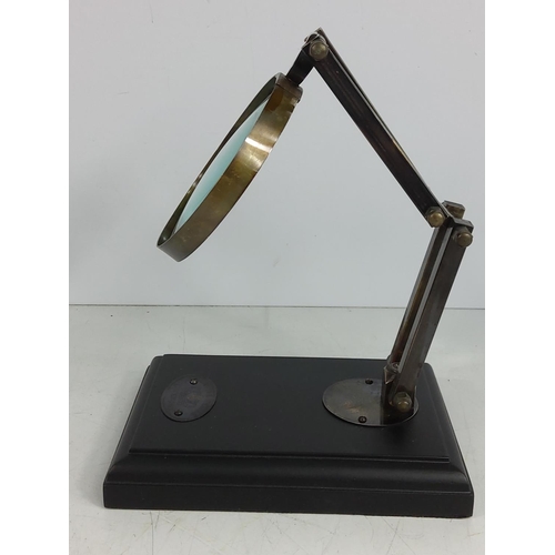 152 - desk magnifier