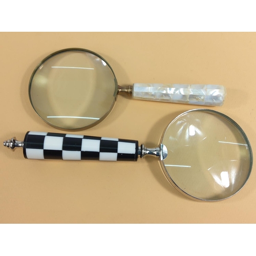 153 - 2 Magnifying glasses
