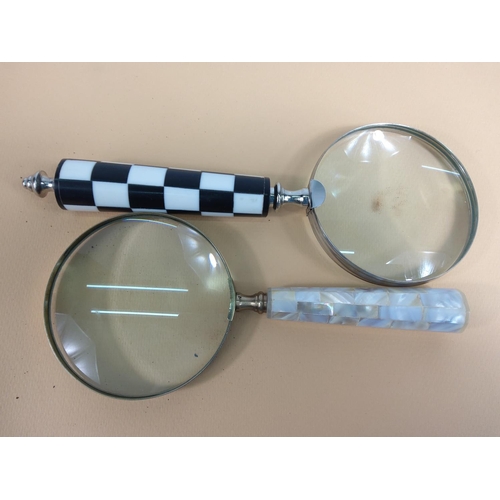 237 - 2 magnifying glasses