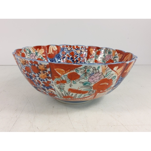 19 - Early 20th Century Imari bowl with decorated base