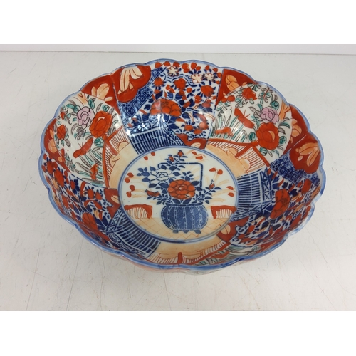 19 - Early 20th Century Imari bowl with decorated base