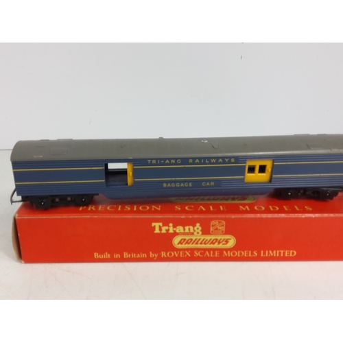 4 - Various model railway items including engine and carriages and Tri-ang coaches