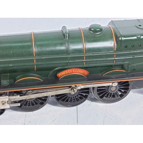 4 - Various model railway items including engine and carriages and Tri-ang coaches