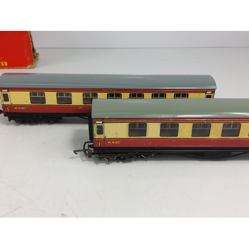 4 - Various model railway items including engine and carriages and Tri-ang coaches