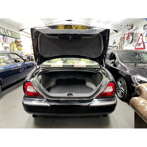 5 - Make: JAGUAR
Model: XJ SOVEREIGN TDVi 
Colour: BLACK
Registration: S1 BCY
Engine Size (cc): 2720
Tra... 