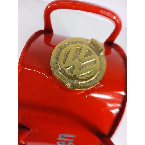 39 - VW oil can