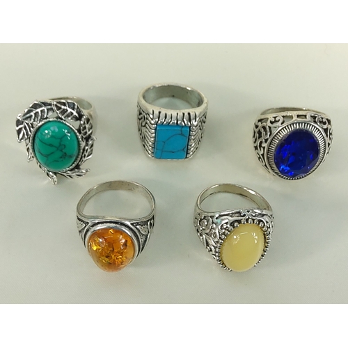 334 - 5 white metal stone set rings