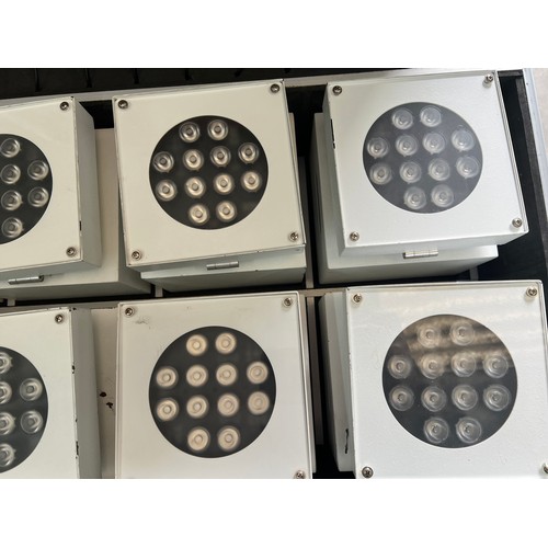 64 - Charging flight case with 8 Ulites