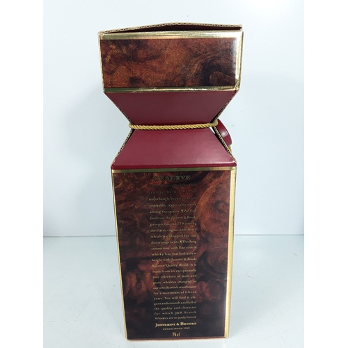 14 - J&B Reserve aged 15 years Scotch whisky, 1980's bottling 75cl, and one 1970's Haig Gold Label, 26 2/... 