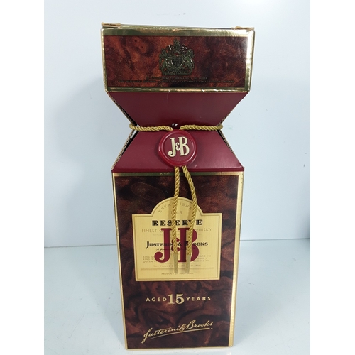 14 - J&B Reserve aged 15 years Scotch whisky, 1980's bottling 75cl, and one 1970's Haig Gold Label, 26 2/... 