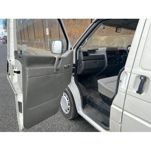0 - Make: VOLKSWAGEN
Model: TRANSPORTER T4 SWB 1.9TD
Colour: WHITE
Registration: V880KKM
Engine Size (cc... 