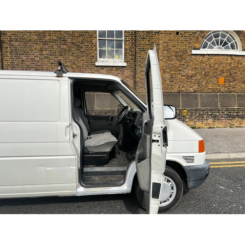 0 - Make: VOLKSWAGEN
Model: TRANSPORTER T4 SWB 1.9TD
Colour: WHITE
Registration: V880KKM
Engine Size (cc... 