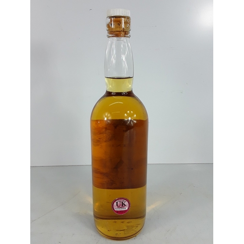 113 - Four bts,one Bell's Millennium 2000 aged 8 years,70cl,40%,one bt
Bell's Extra Special,75cl,40%,1980s... 