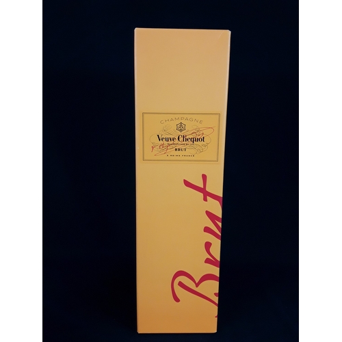 105 - Boxed bottle Veuve Clicquot Ponsardin Champagne