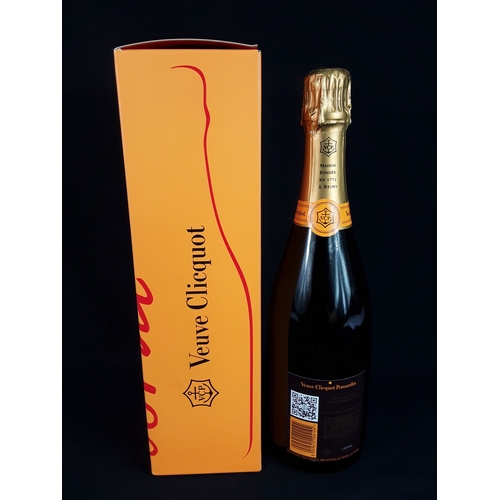 105 - Boxed bottle Veuve Clicquot Ponsardin Champagne