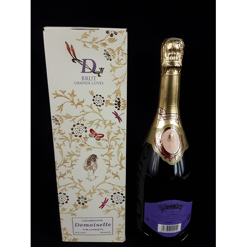 106 - Boxed bottle of Demoiselle Vanken Champagne