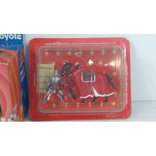 188 - Boxed Looney Tunes Wile.E Coyote and boxed knight