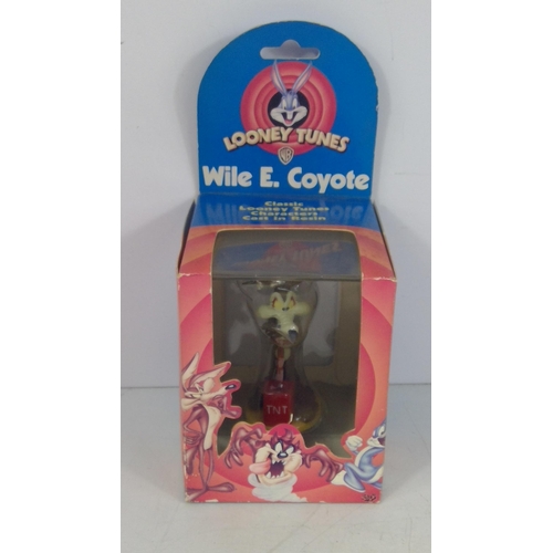 188 - Boxed Looney Tunes Wile.E Coyote and boxed knight