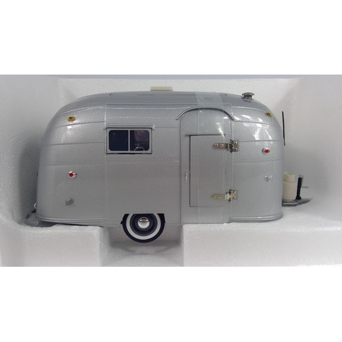 208 - Motor City Classics 1:18 Camper Trailer