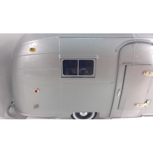 208 - Motor City Classics 1:18 Camper Trailer