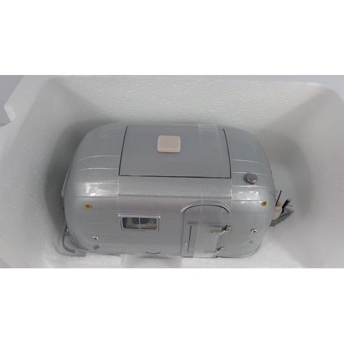 208 - Motor City Classics 1:18 Camper Trailer