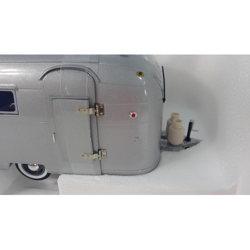208 - Motor City Classics 1:18 Camper Trailer