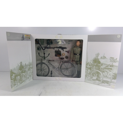 203 - Neo3Body WWII Wehrmacht MG Gunner w/ Truppenfahrrad 