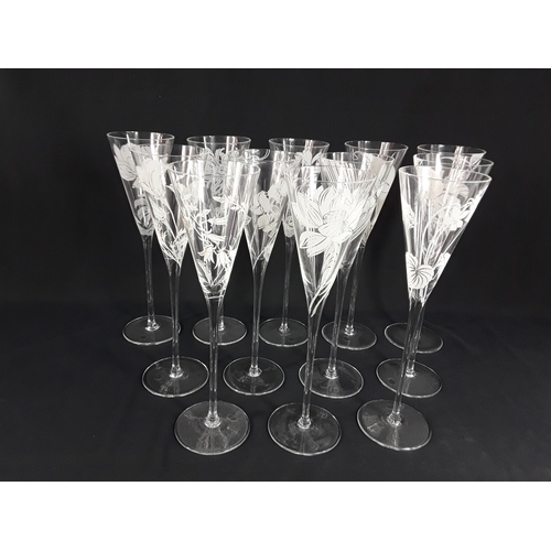 470 - Set of 12 Franklin Mint Les Fleurs crystal champagne glasses