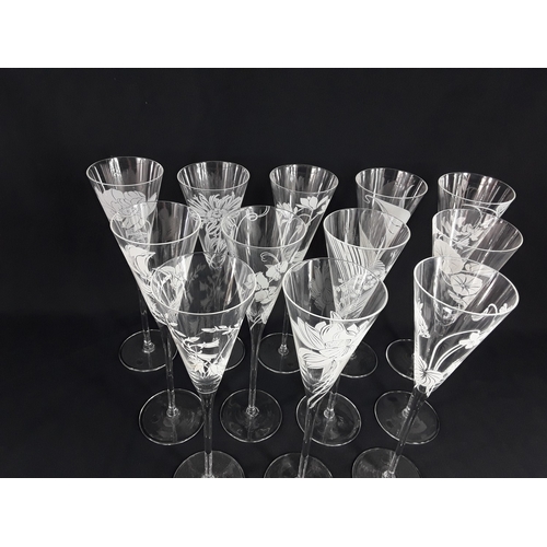 470 - Set of 12 Franklin Mint Les Fleurs crystal champagne glasses