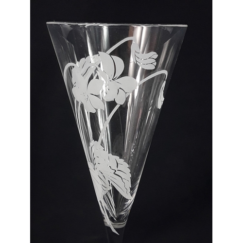 470 - Set of 12 Franklin Mint Les Fleurs crystal champagne glasses