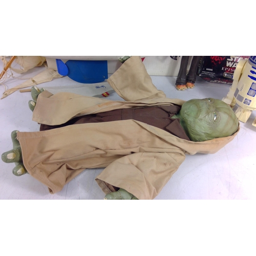 306 - Pond Yacht and various other toys inc Star Wars