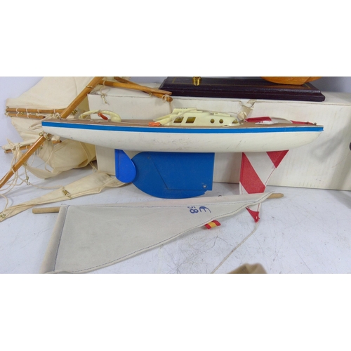 306 - Pond Yacht and various other toys inc Star Wars