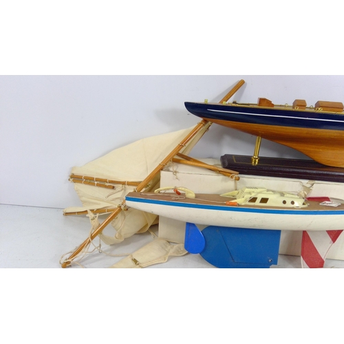 306 - Pond Yacht and various other toys inc Star Wars