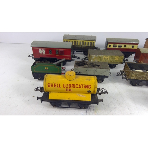 319 - Vintage metal train and various carriages and rolling stock