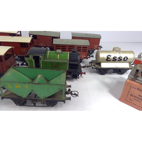 321 - Large selection of various carriages and rolling stock, mainly 0 gauge