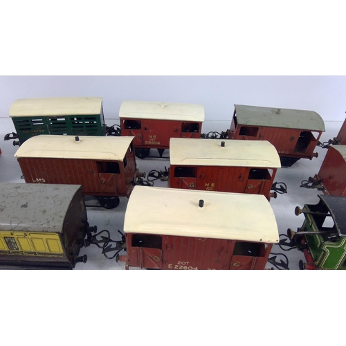 321 - Large selection of various carriages and rolling stock, mainly 0 gauge