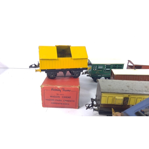 321 - Large selection of various carriages and rolling stock, mainly 0 gauge